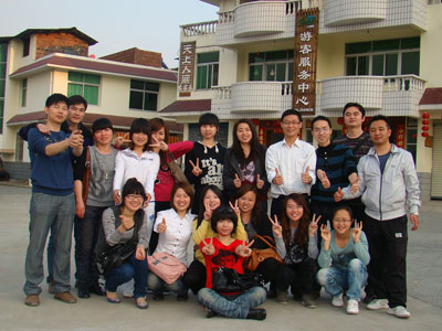 2011年龍巖好工作人才網(wǎng)全體員工合影留念 2011年龍巖好工作人才網(wǎng)全體員工合影留念